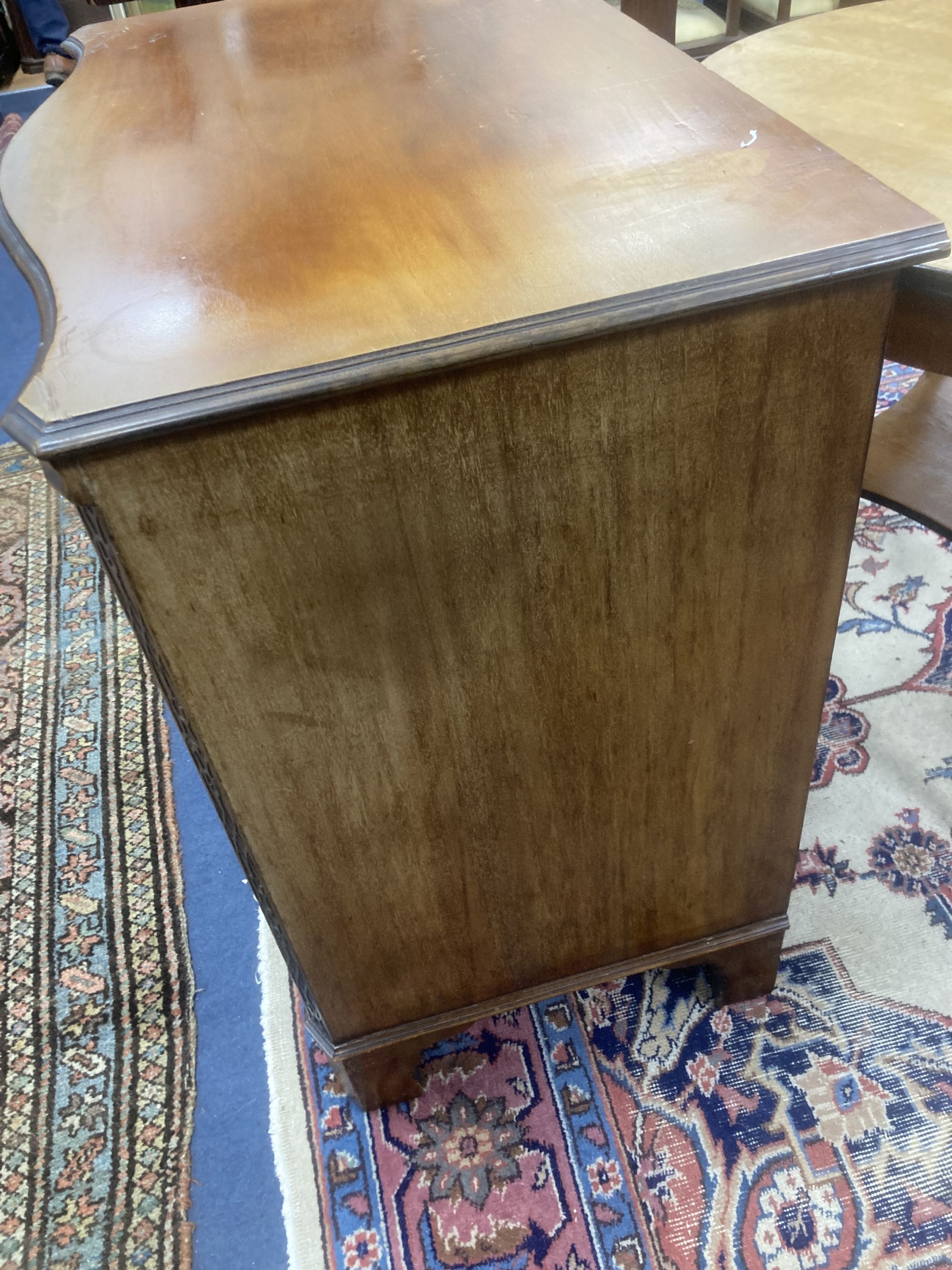 An early 20th century George III style mahogany serpentine chest of drawers with brushing slide, width 84cm, depth 54cm, height 83cm